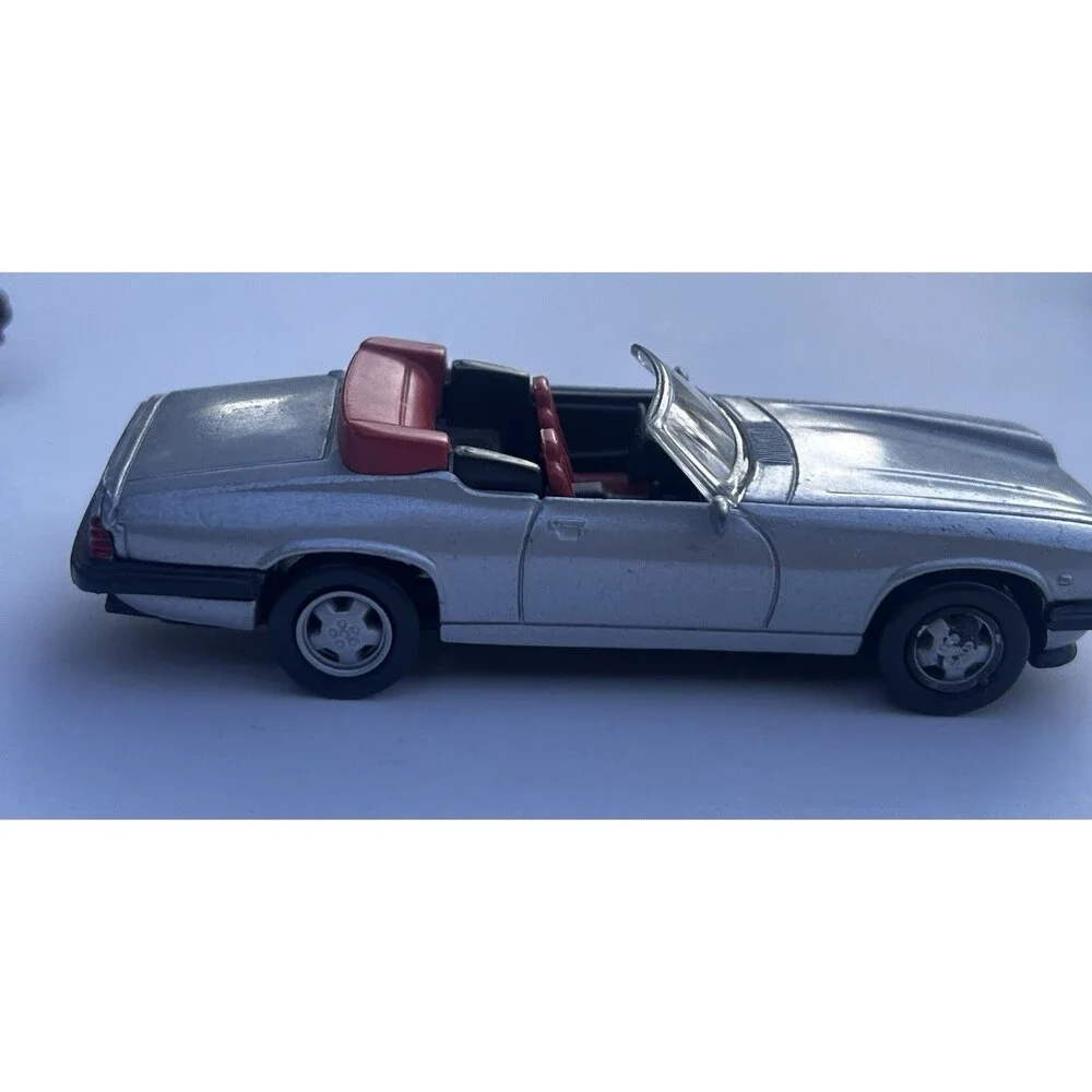 JAGUAR 1988 XJ-S V12 RED IN SILVER 1:43 NICE DETAIL 4+1/4